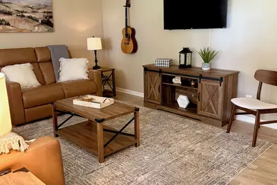 Image de Cozy Southside Savannah 3 Bed room 2 Bath home - 15 Minutes to downtown Savannah