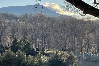 Image de New Listing 5 Bedroom getaway near Blueridge Parkway Multi Family Spacious Home