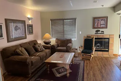 Dog Friendly 2b/2Ba Townhome near Moab Golf Course