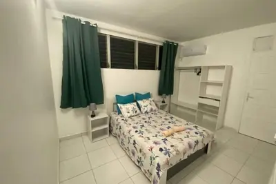 Image de Appartement proche Chu avec vue dégagée sur la ville de Fort de France