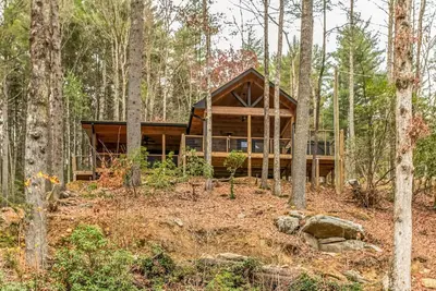 Image de Brand New 2/2 Cabin Cherry Log, Big Hot Tub, Views