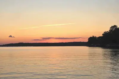 Image de Beautiful Family Friendly Lake Front Home with Pontoon Boat Rental