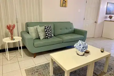 Image de downtown 1 bedroom basement apartment with exclusive backyard