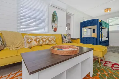 Image de Teal Tide | Hot tub, 10 to Beach, Dog Friendly