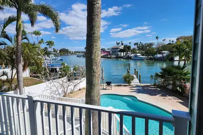 Image de Waterfront Indian Rocks Beach Gem-5 min walk to beach, private Pool/ hot tub/gym