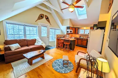 Image de Adventure Awaits at the Alpine Apartment! Explore All Year Round!