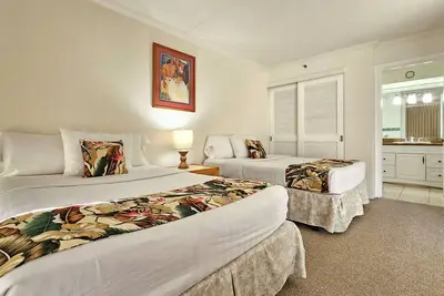 2 Queens & Sofabed +Pool & Free Parking