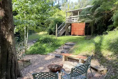 Image de Cockatoo Rainforest Escape - family home with fire pit, surrounded by nature!