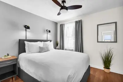 Image de Your Own Little House in the City!