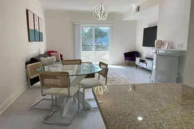 Image de Spacious Modern Apt w/amenities