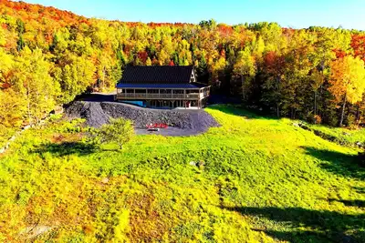 Image de Burnt Jacket Lodge overlooking Moosehead Lake