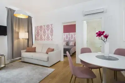 Image de Cute apartment in Ljubljana. Traffic free street. 1 minute to Dragon Bridge.