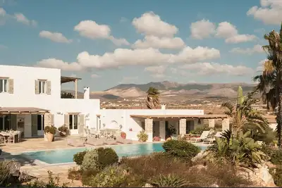 Image de Exclusive Luxury Villa with Pool and Sea on Voutakos Beach