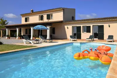 Preciosa Casa de Campo Para 8 Personas con Piscina y Aire Acondicionado