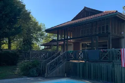 Image de Villa située dans un cadre magnifique avec piscine privée.