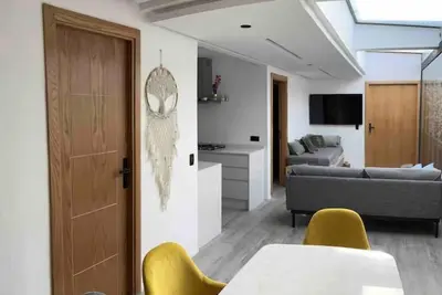 Image de Appartement + 1 Studio Élégant en Plein Centre