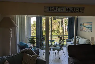 Image de Singer Island Sanctuary\nWalk to Beach and Intracoastal Pet free. Smoke free.