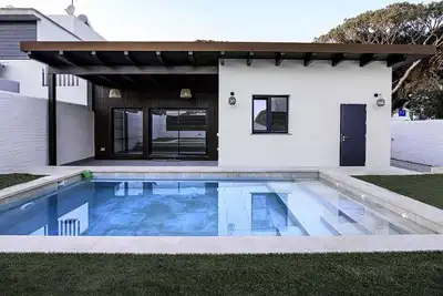 Image de Villa Moderna Diseño de Madera en la Playa