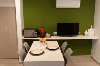 Image de 500m from the city center and 500m from the sea, we are waiting to accommodate you at your best