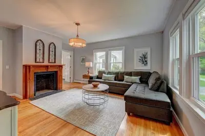 Image de Colonial House, w\/Yard, 7min walk to Downtown Lenox