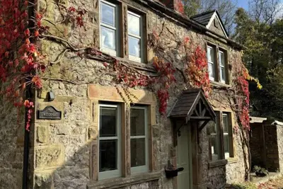 Image de Enchanting Renovated Cottage with Ev - Witchnest