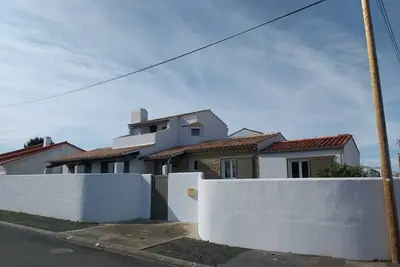 Image de gite dans une villa, quartier calme Ă 500 m de la plage Boisvinet