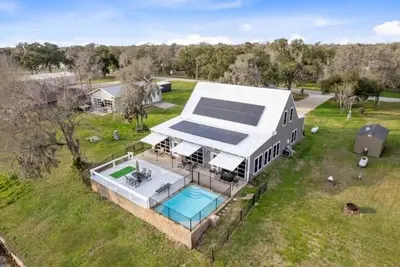 Image de Omg! Heated Pool, River Access, Sleeps 15 – Pool Table, Mini-Golf & More!