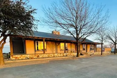 Image de Big Country Rustic Retreat 16 +