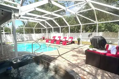 Image de Tiki Bar+Sauna+Heated Pool+Hot Tub! ! 7 Miles To The Beach 3bd 2ba 2 King Beds!