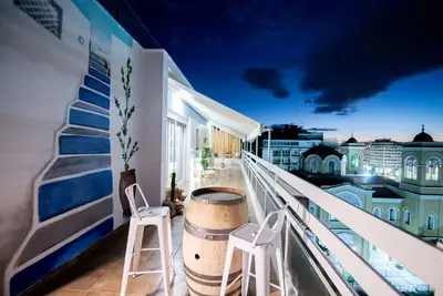 Modern Loft with panoramic view. Central location next to metro, train, harbor.