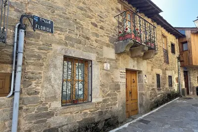Image de Casa Rural con 4 Dormitorios Dobles y 2 Baños Próxima a Plaza Mayor y Castillo