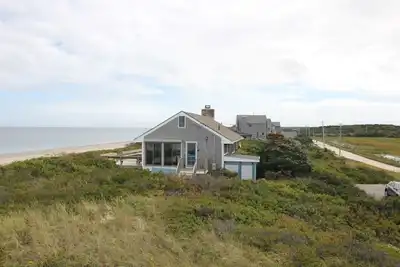 Image de 36 Salt Marsh Rd- Cozy Waterfront Cottage, Private Beach Access, Outdoor shower
