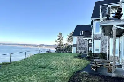 Image de Ocean front view in a gated community: Newly updated/added bedroom