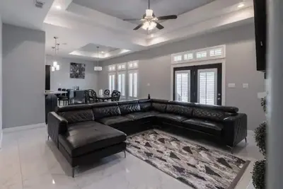 Image de Beautiful Golf/Shopping Retreat
