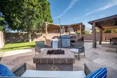 Image de Gilbert Home with Pool, Tiki Bar, Fire Pit - Near Downtown