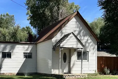 Image de Buena Vista - 1 min to Mcphelemy Park - 2 min walk to downtown - Creek in back!