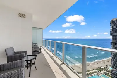 Image de Oceanfront Escape | Steps to the Beach