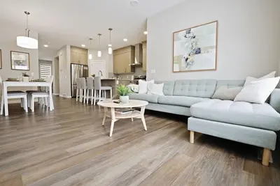 Image de Relax in Comfort with Ac|Airport|CrossIron Mills