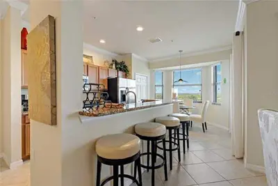 Image de Top Floor Condo w/ Golf Course View! Steps to community pool! River Strand 2/2