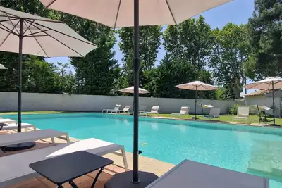 Gîtes de groupe pour 22 p / Magnifique Mas Provençal proche Isle sur la Sorgue