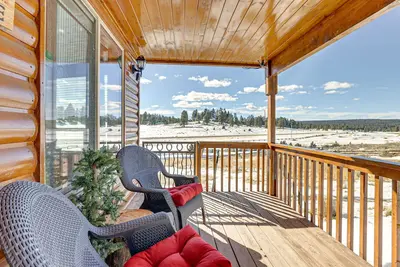 Image de Cozy Duck Creek Village Cabin w/ Hot Tub & Views!