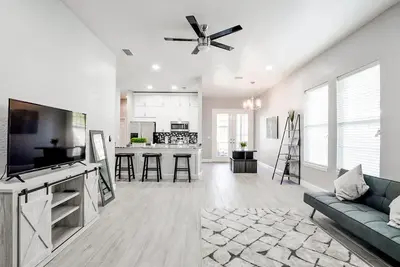 Image de Casino House + Suite in Tampa Close to Hard Rock Casino Downtown & Ybor City!