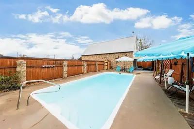 Image de Cactus Rose Cottage w/pool in the heart of Highland Lakes!