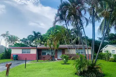 Image de Beautiful 3 bedroom house with extra office/back room and Patio