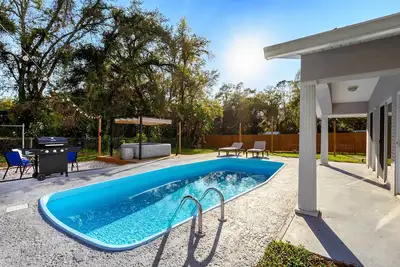 Image de Spacious Brandon Home: Hot Tub, Pool, & Game Room