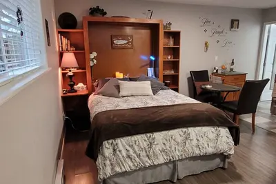 Image de Charming Cozy Suite In Langford.