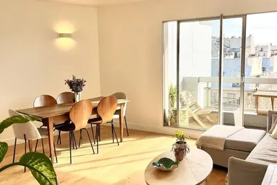 Image de Spacieux appartement, 2 chambres avec balcon, 65m2 - 9ème étage. Paris 11ème