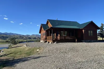 Image de Yellowstone River Frontage Vacation Rental near Yellowstone Park!