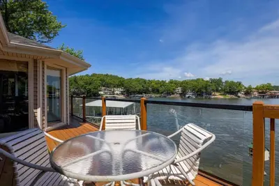 Image de Fabulous lake view with dock on lake of the Ozarks!