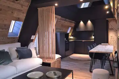 Image de Chalet en lisière de forêt à 2 pas des sentiers de randonnée et 5min des pistes.